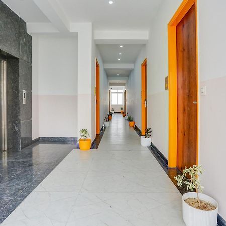 Super Townhouse Sector 69 Gurgaon Hotel Екстериор снимка