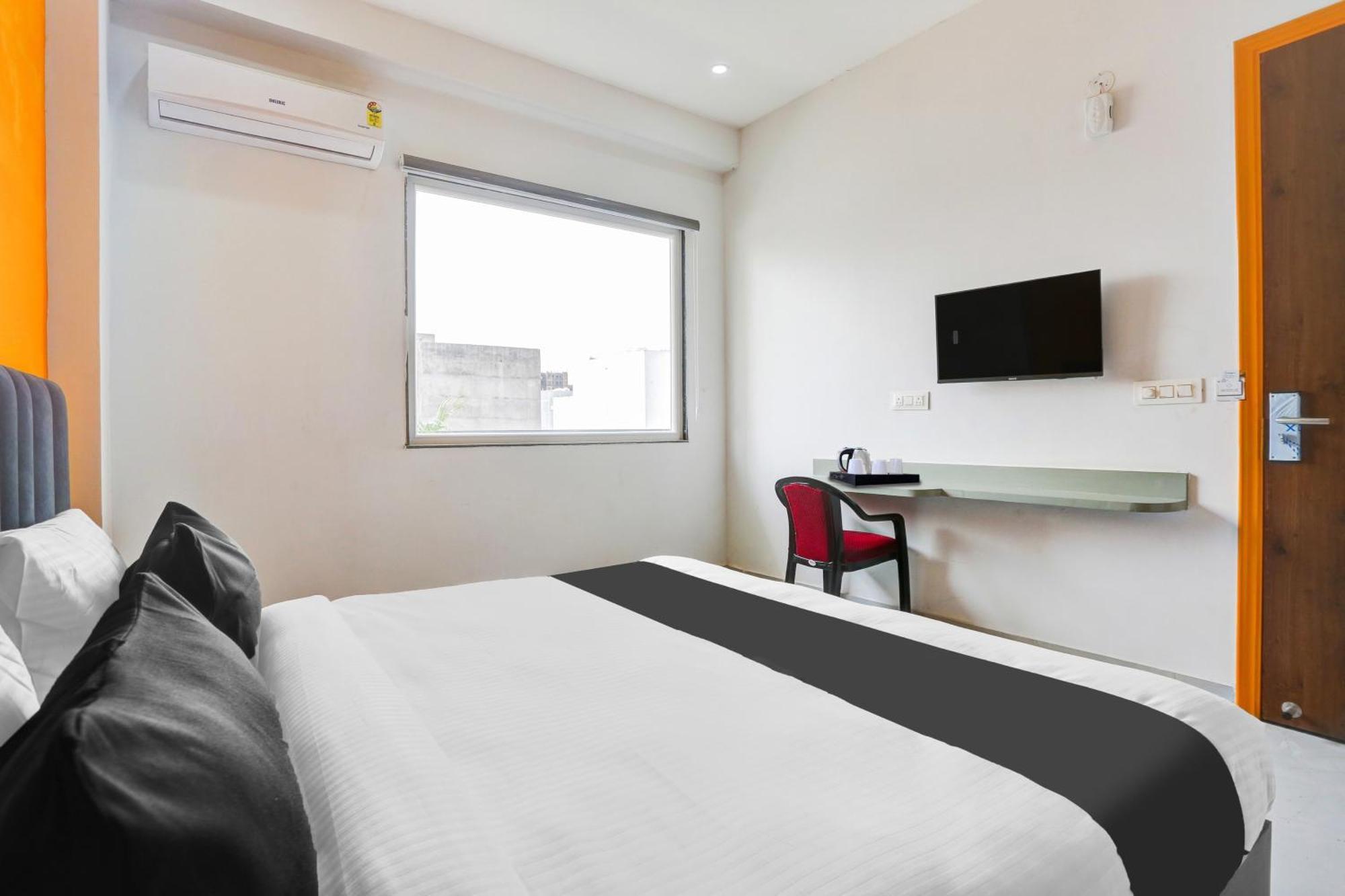 Super Townhouse Sector 69 Gurgaon Hotel Екстериор снимка